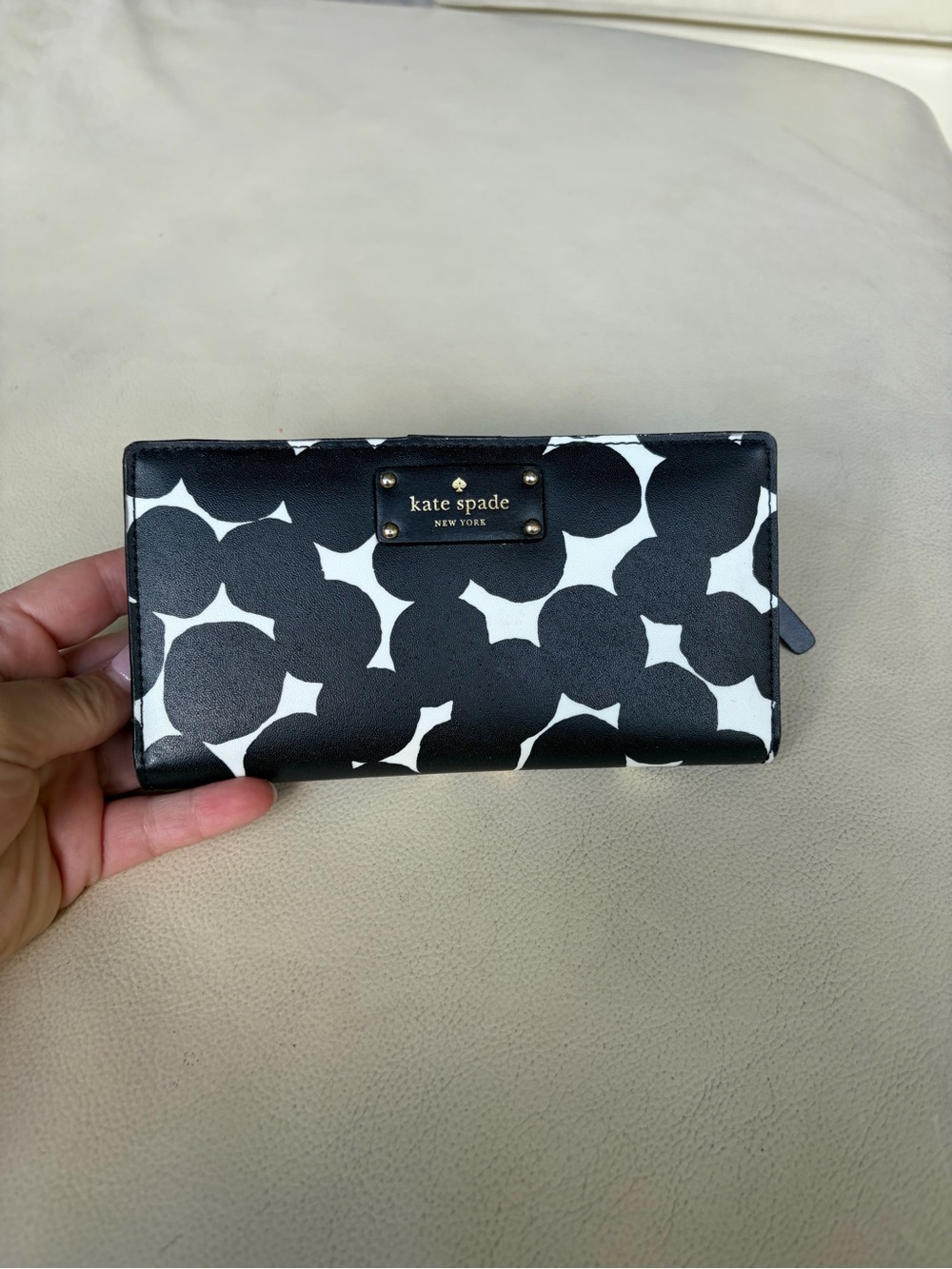 Kate Spade New York
Grove Street Splodge Dot Stacy Wallet